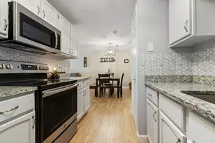 125 Heritage Dr, Northbridge, MA 01588 - Photo 8