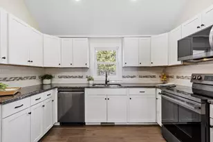 226 Glenallen St, Winchendon, MA 01475 - Photo 2