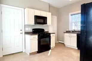 19 Pleasant St, Wakefield, MA 01880 - Photo 12