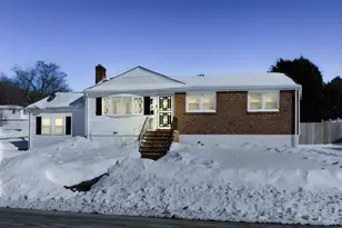 8 Dianthus Rd, Holbrook, MA 02343 - Photo 2