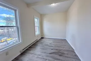 7 Cottage St, Worcester, MA 01609 - Photo 4