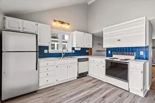 215 Merrimac St, Newburyport, MA 01950 - Photo 20