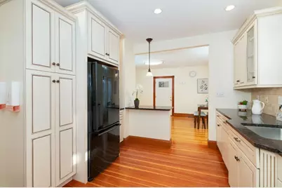 28 Apthorp St, Quincy, MA 02170 - Photo 12