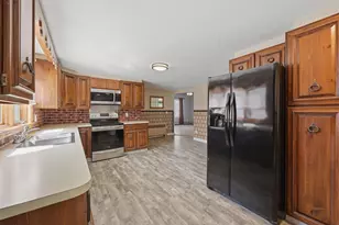 586 Franklin St, Worcester, MA 01604 - Photo 2