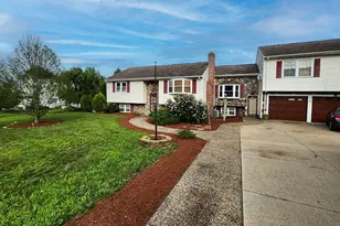 25 Munroe Dr, North Attleboro, MA 02760 - Photo 2