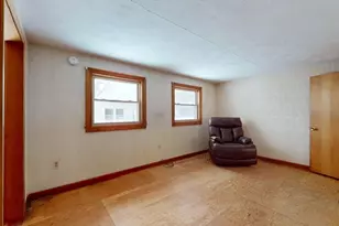 29 Lincoln St, Agawam, MA 01030 - Photo 2