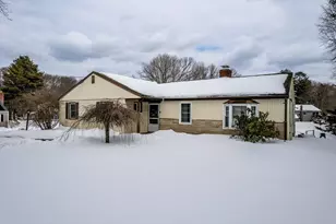 1391 Pond St, Franklin, MA 02038 - Photo 2