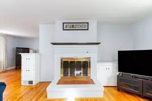 1391 Pond St, Franklin, MA 02038 - Photo 6