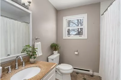 32 Goddard Memorial Dr, Worcester, MA 01603 - Photo 12