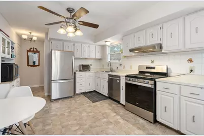 32 Goddard Memorial Dr, Worcester, MA 01603 - Photo 6