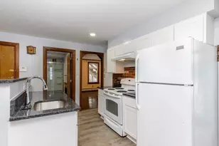 37 Vale St, Clinton, MA 01510 - Photo 2