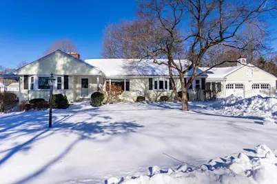 12 Curve Street, Waltham, MA 02452 - Photo 2