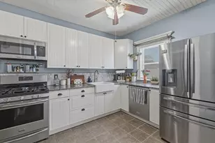 421 Maxfield St, New Bedford, MA 02740 - Photo 8