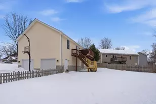 18 Devlin Dr, Chicopee, MA 01020 - Photo 38