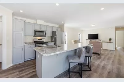 7 1st Ave, Westfield, MA 01085 - Photo 2