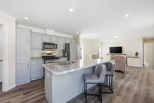 7 1st Ave, Westfield, MA 01085 - Photo 2