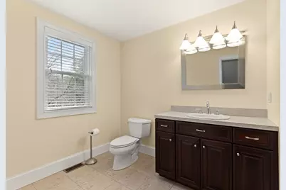 4 Broad St, Plainville, MA 02762 - Photo 10