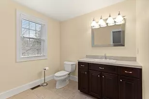 4 Broad St, Plainville, MA 02762 - Photo 10