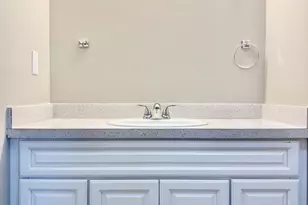 5 Hampshire St, Holyoke, MA 01040 - Photo 16