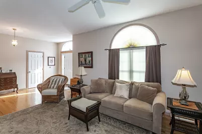 61 Plantation Cir, Westfield, MA 01085 - Photo 8