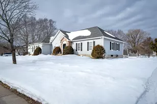 61 Plantation Cir, Westfield, MA 01085 - Photo 2