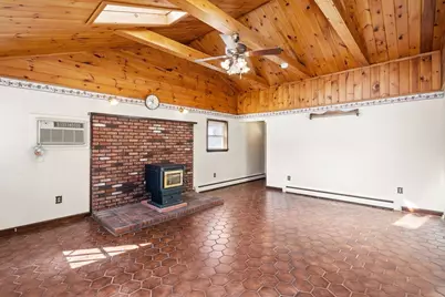 16 Amherst St, Grafton, MA 01536 - Photo 4