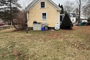 8 Maple St, Upton, MA 01568 - Photo 4