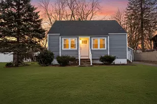 61 St Jacques Ave, Chicopee, MA 01020 - Photo 2