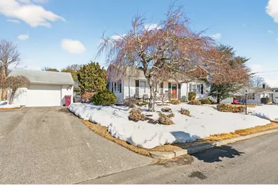 27 Meadow Ln, Acushnet, MA 02743 - Photo 2