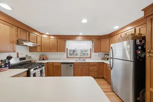 136 Bedford Rd, Woburn, MA 01801 - Photo 22