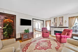 46 Eckington St, Springfield, MA 01108 - Photo 4