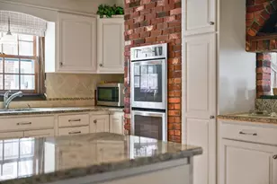 46 Eckington St, Springfield, MA 01108 - Photo 12