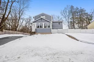 8 Putnam St, Springfield, MA 01109 - Photo 2