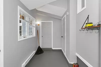 8 Putnam St, Springfield, MA 01109 - Photo 32
