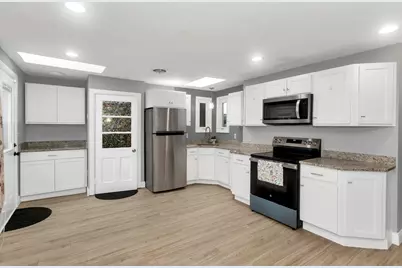 8 Putnam St, Springfield, MA 01109 - Photo 10