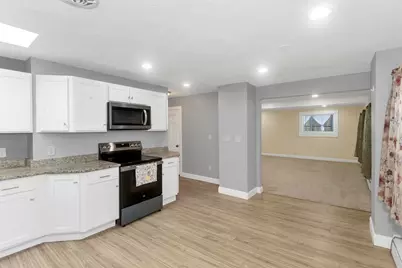 8 Putnam St, Springfield, MA 01109 - Photo 12