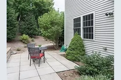 14 Rockland St, Newton, MA 02461 - Photo 4