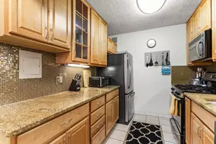 33 Pond Ave, Brookline, MA 02445 - Photo 6