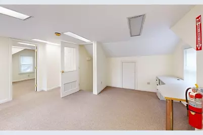 17 Lark Ave, Saugus, MA 01906 - Photo 10