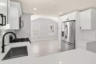 15 Robin Ln, Lowell, MA 01854 - Photo 10