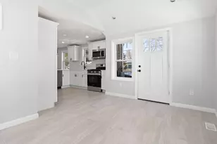 15 Robin Ln, Lowell, MA 01854 - Photo 12