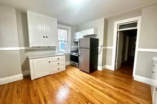 589 Pleasant St, Holyoke, MA 01040 - Photo 4