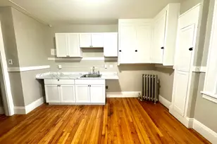 589 Pleasant St, Holyoke, MA 01040 - Photo 2