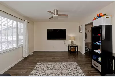 44 Naismith St, Springfield, MA 01104 - Photo 6