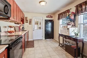 242 Pleasant St, Leominster, MA 01453 - Photo 12