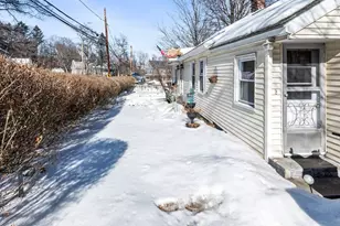 242 Pleasant St, Leominster, MA 01453 - Photo 6