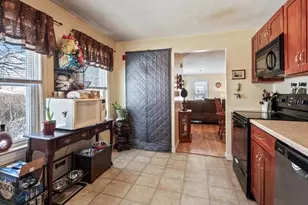 242 Pleasant St, Leominster, MA 01453 - Photo 10