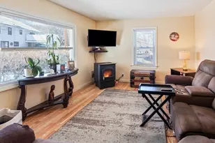 242 Pleasant St, Leominster, MA 01453 - Photo 16