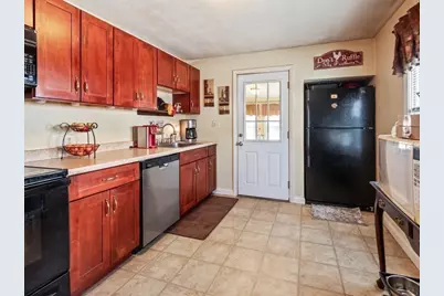 242 Pleasant Street, Leominster, MA 01453 - Photo 10