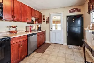 242 Pleasant St, Leominster, MA 01453 - Photo 10